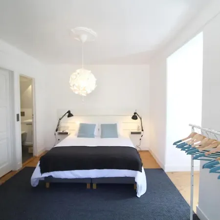 Bright 1 Bd W Lovely Balcony In בית נופש *
