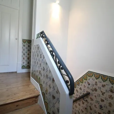 Bright 1 Bd W Lovely Balcony In