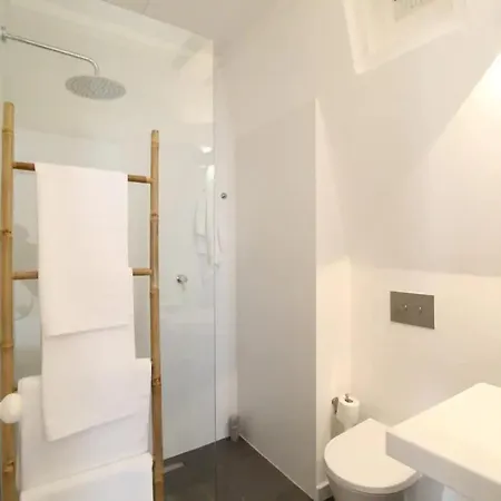Bright 1 Bd W Lovely Balcony In Lisbon